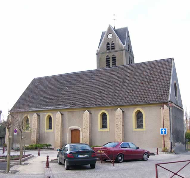 Eglise Notre Dame de l'Assomption Chevry Cossigny - Patrimoine Religieux de Seine-et-Marne - exterieur rue 